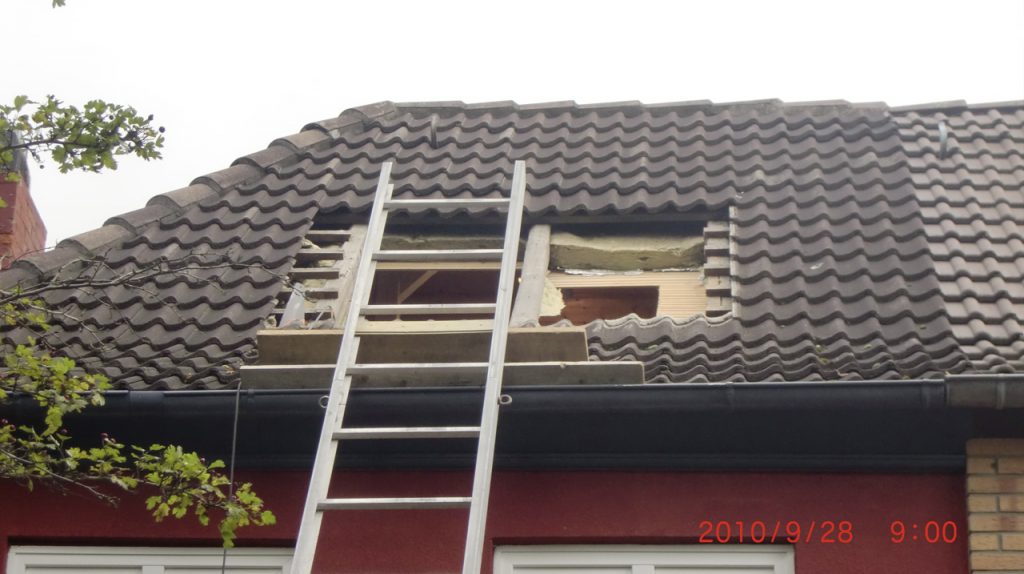 Einbau-Roto-Dachfenster-mit-Innenverkleidung1-1024x574