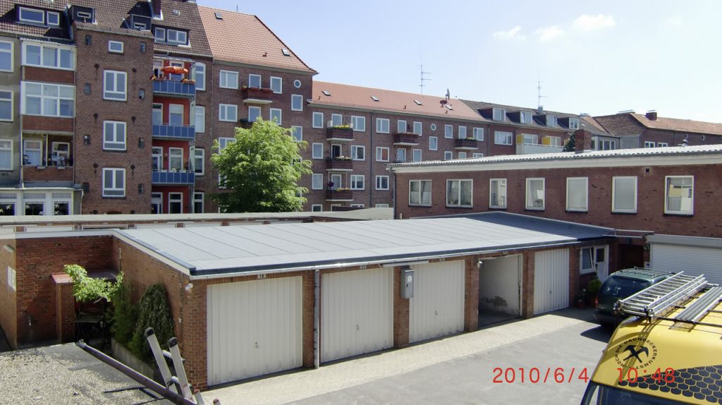 aus-Wellplatte-wird-Flachdach-Garagenhof-in-Kiel4-1024x574